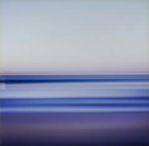 David Burdeny, vlastoručno potpisano na naljepnici na poleđini, datirano 2005/6, Winnipeg 1968 – djeluje u istom gradu, „Japansko more“, naslovljeno na naljepnici, lambda print...