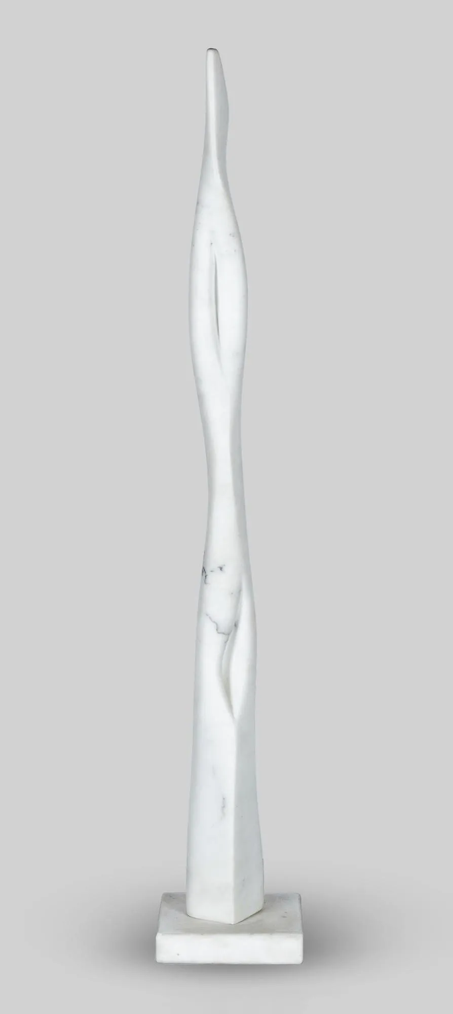Birgit Cauer，签名，日期1970，在 Groß Glienicke/Potsdam 工作，《无题》，白色大理石，H = 95 cm，底座有磕碰
