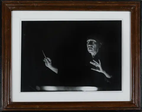 Barbara Klemm, verso handgesigneerd en fotografenstempel, Münster 1939 – actief in Frankfurt/M., “Claudio Abbado, Berlin 1997”, verso…