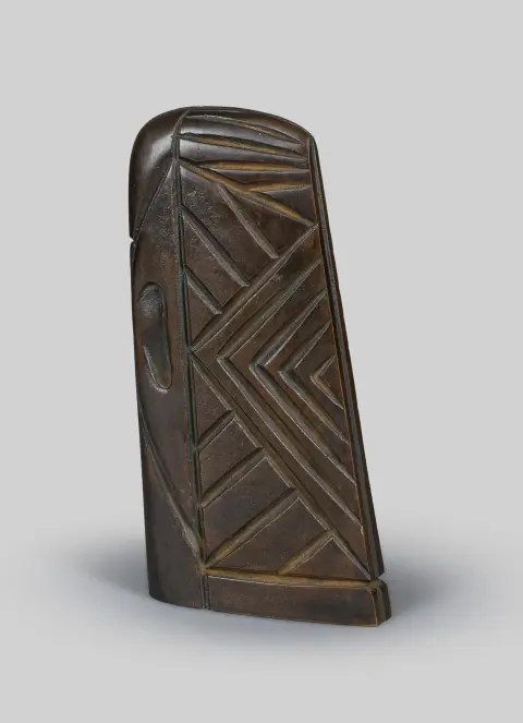 Rainer Kriester, gesigneerd, Plauen 1935 – 2002 Vendone, “Kopfzeichen XVIII”, 1984, brons, bruin gepatineerd, 28/33, gietstempel Zimmer, H = 23 cm