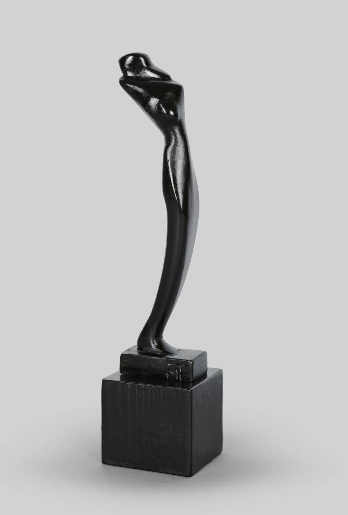 Hans Janos Mattis-Teutsch,字母组合签名,Kronstadt (Brassó) 1884 – 1960 同地,《站立女性裸体》,乌木化木材,高 = 19,7 cm,修复过