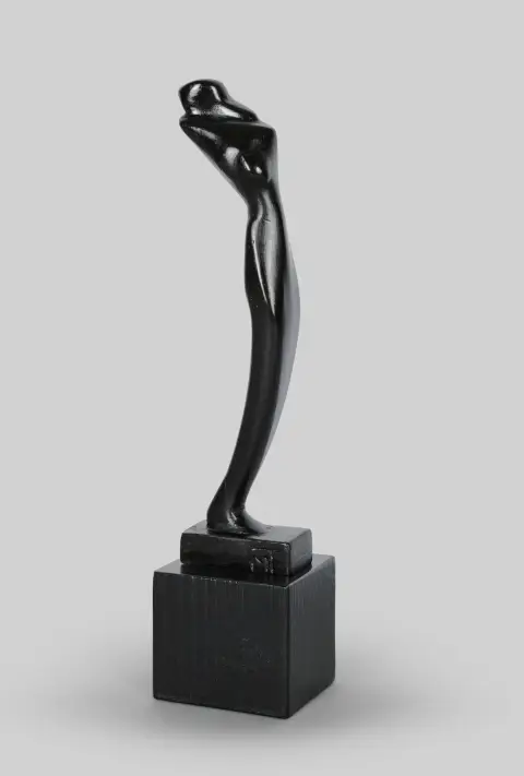 Hans Janos Mattis-Teutsch, monogrammé, Kronstadt (Brassó) 1884 – 1960 daselbst, « Nu féminin debout », bois ébonisé, H = 19,7 cm