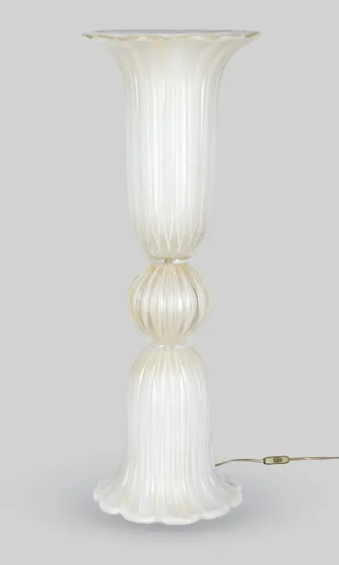 Jalkalamppu, Murano, kirkas lasi, maitomainen valkoinen sisäosa kultasulatuksin, H = 98 cm (42208-35)