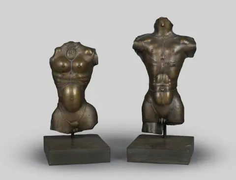 Paul Wunderlich, chaque monogramme, daté (19)83, signé au verso, Eberswalde 1927 – 2010 St.-Pierre-de-Vassols, « Torse féminin au médaillon » et…