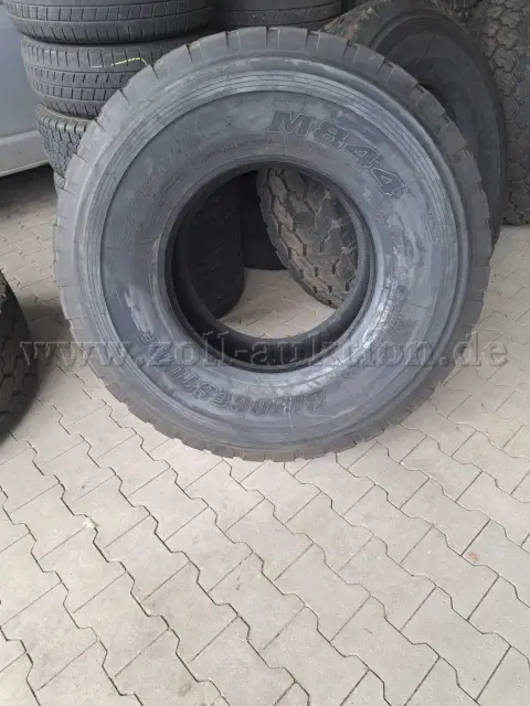 1 sæt Unimog-dæk Bridgestone, 22,5 tommer