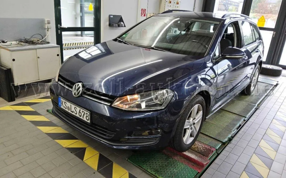 1 سيارة VW Golf 1.6 Diesel Comfortline
