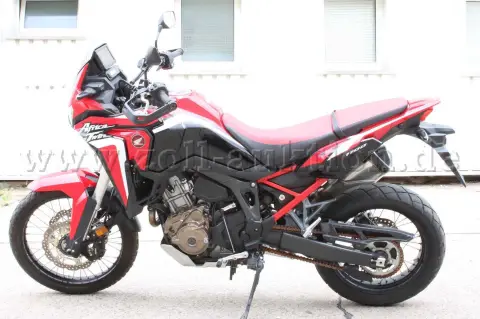 1 moottoripyörä Honda CRF 1100A Africa Twin