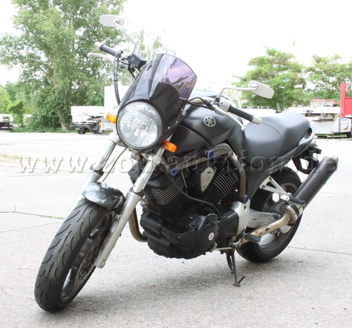 1 moottoripyörä Yamaha Belgarda (I)