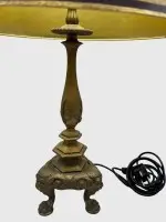 Høj bordlampe med massiv bronzefod, højde 62 cm, treben med ansigter