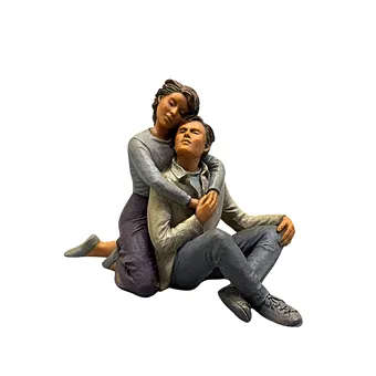 来自西班牙的Elisa限量雕像,签名并编号3.171。