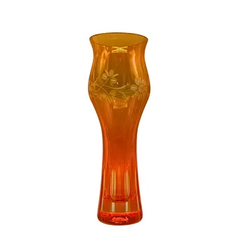 橙色玻璃花瓶。