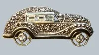 925银质胸针“汽车”，镶嵌马克赛石，透明宝石作车窗，5x2厘米，10.79克