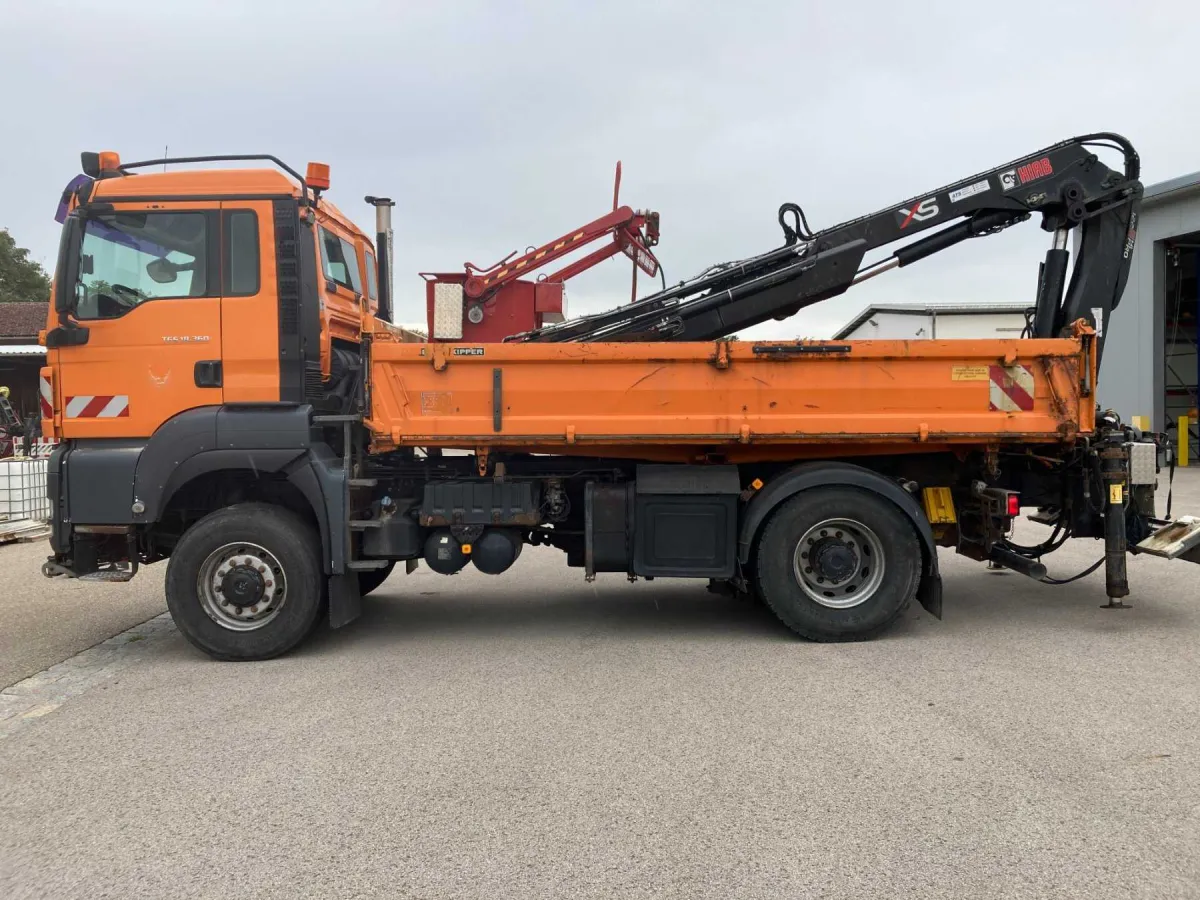 1辆MAN TGS 18 360除雪作业卡车