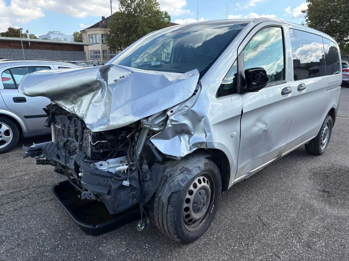 1 Mercedes-Benz MB Vito Tourer 116 CDI RWD kompakt Pro (639/2 447) *uszkodzony*