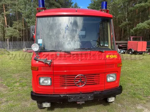 1 vehículo con bomba de extinción (TSF) Daimler Benz L408G