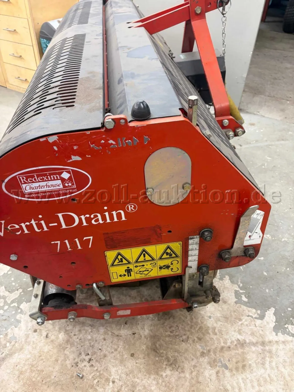 1 台有故障的打孔机/草坪打孔机 Redexim BV，型号 VD7117，作为配件供应机