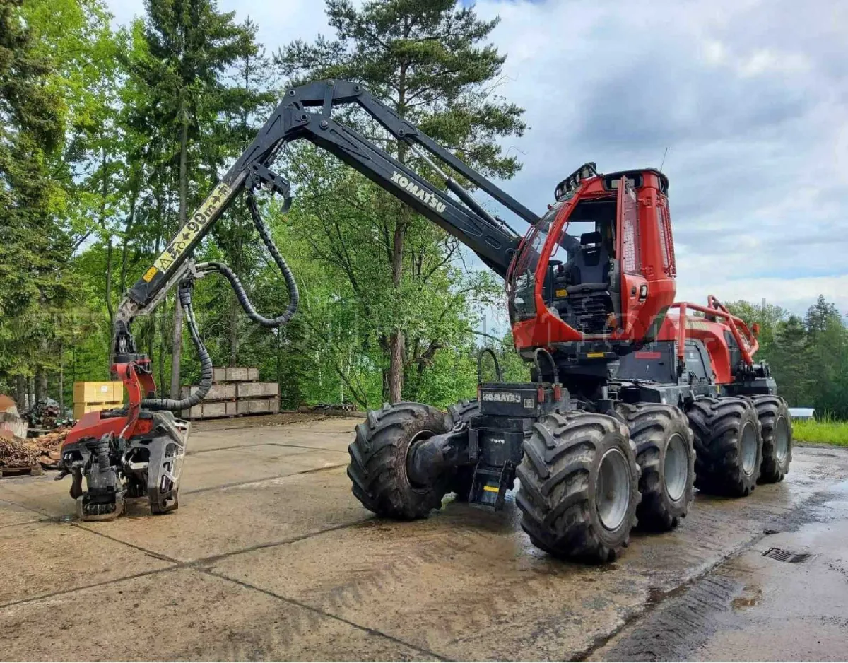 1 台 Komatsu 931XC 采伐机，配 C144 采伐头及 THW 预留装置