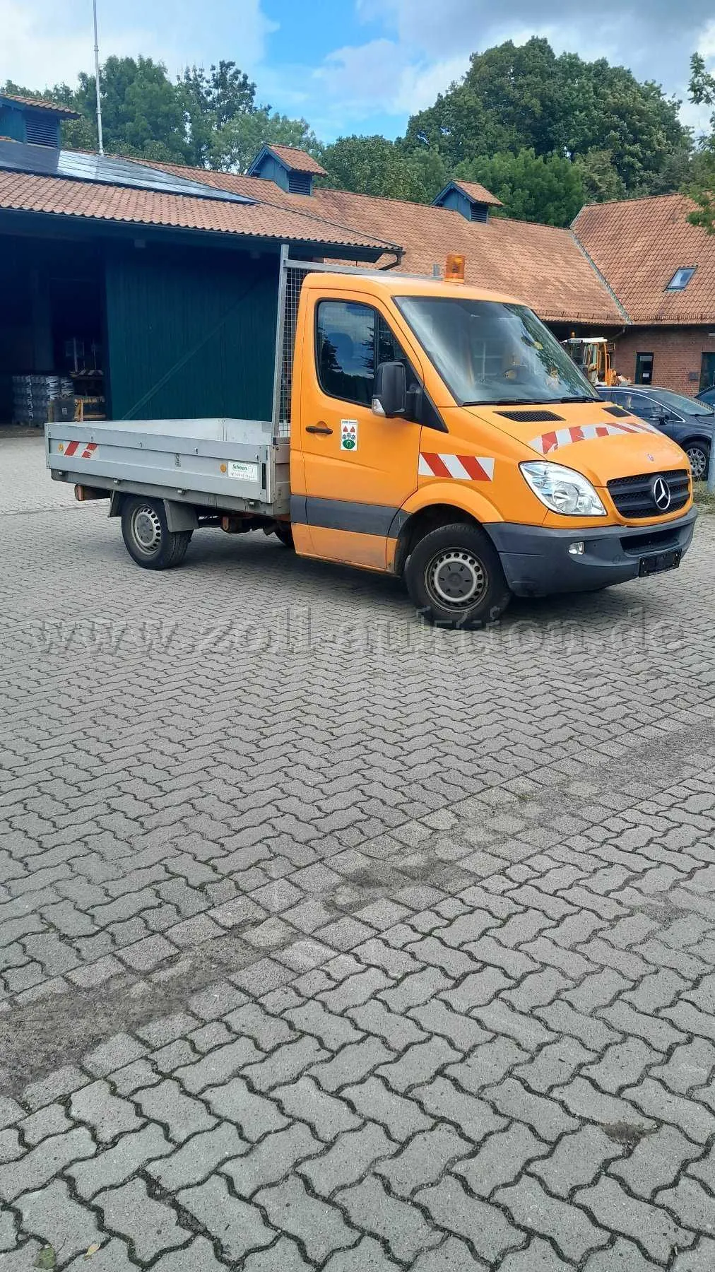 1辆爱好者用车 - Mercedes Benz Sprinter 平板车