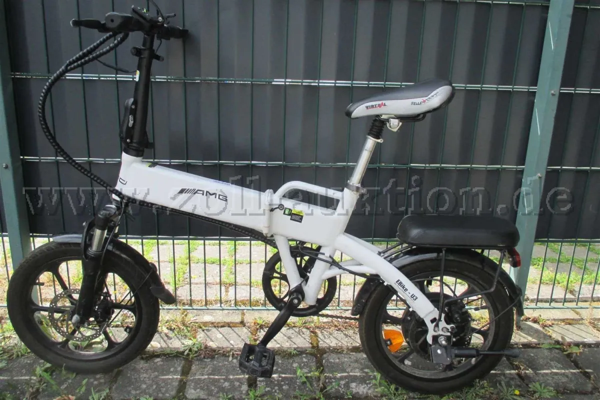 1 辆 AMG U3 电动折叠自行车