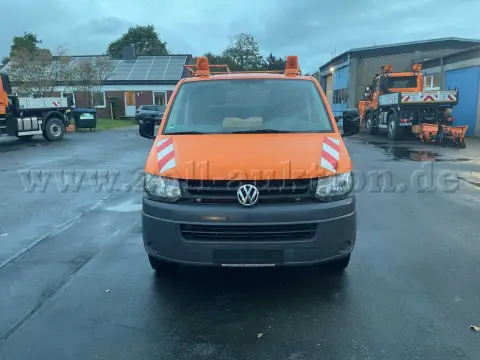1 Volkswagen T5 doble cabina