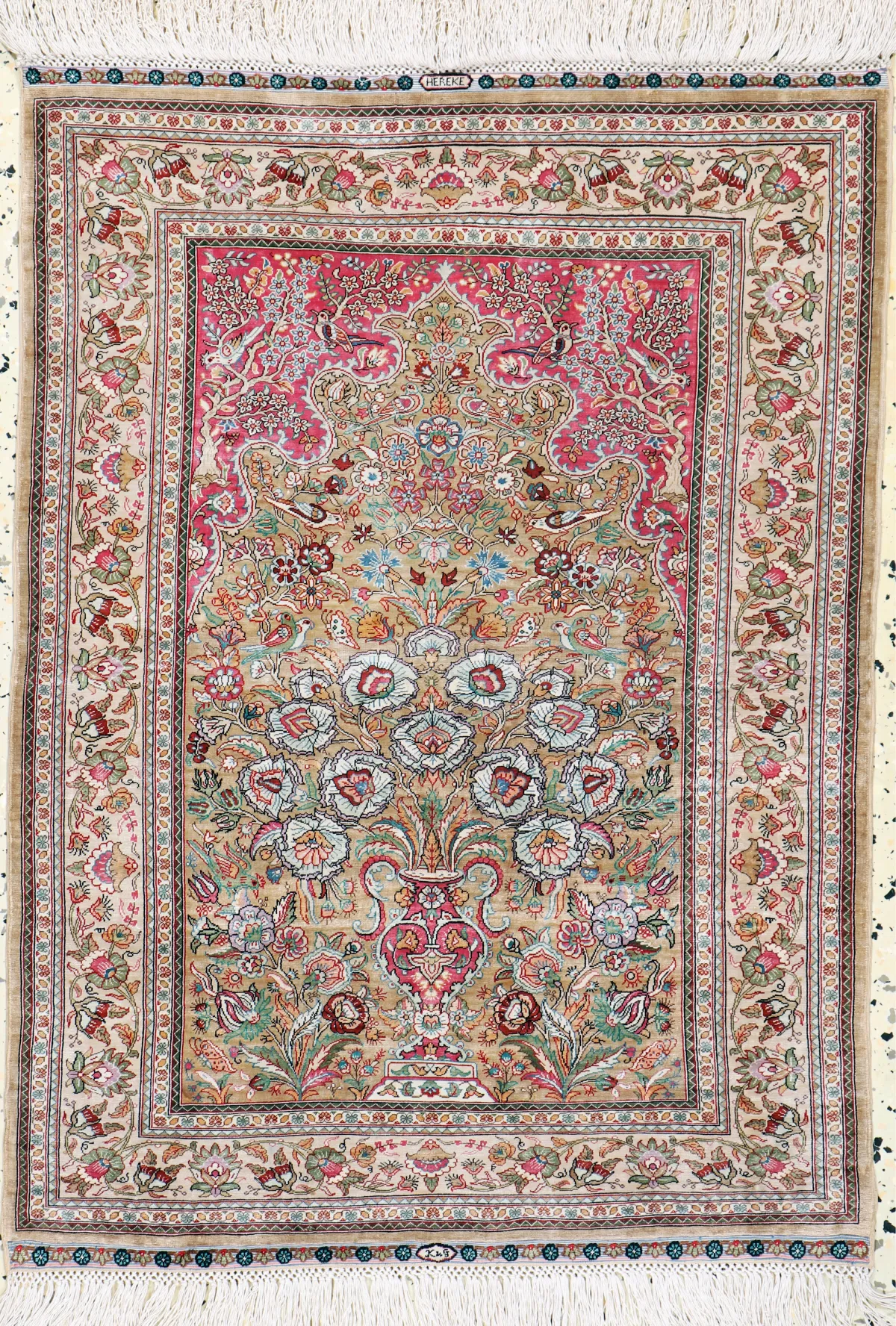 Hereke 精细真丝签名地毯，土耳其，20世纪中叶，纯天然真丝，约 86 x 64 厘米