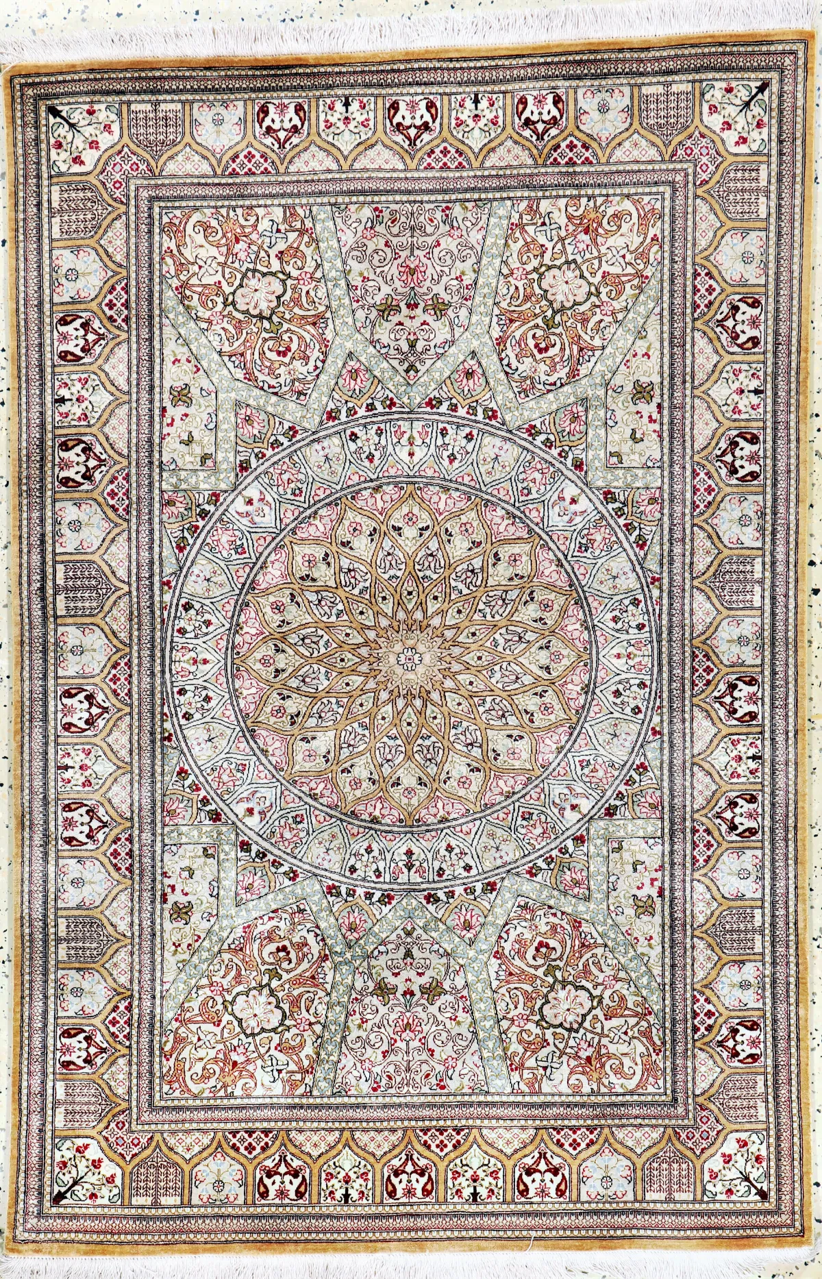 Ghom 精细丝绸，波斯，20世纪末，纯天然丝绸，约150 x 100厘米，约100万