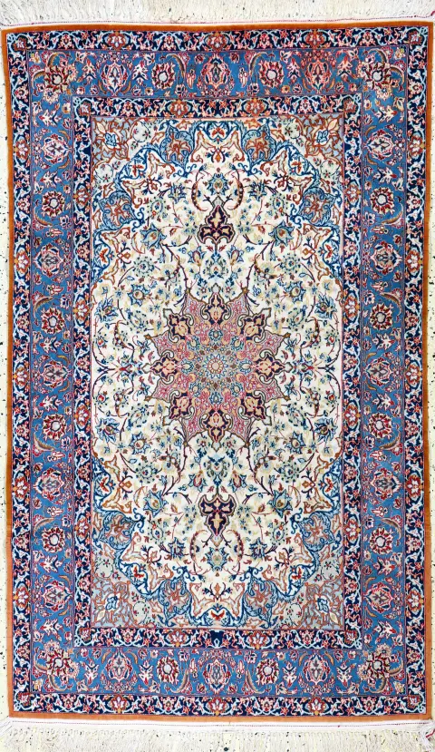 Esfahan ince, İran, 20. yy ortası, ipek üzerine cork yün, yak. 171 x 104 cm, yak. 1,0 milyon