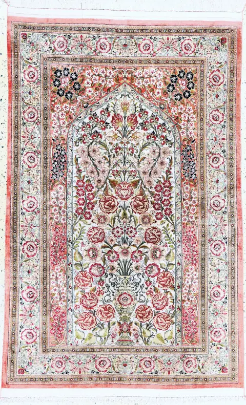 İpek Kum, İran, 20. yy ortası, saf doğal ipek, yak. 210 x 137 cm, durum: 1-2