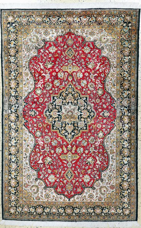 Ghom ipek, İran, 20. yy ortası, saf doğal ipek, yak. 215 x 140 cm, temizlenmiş, EHZ: