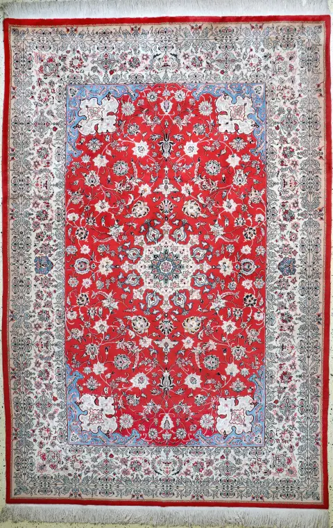 İsfahan ince, Çin, 20. yüzyıl ortası, pamuk üzerine mantar yünü, yak. 297 x 198 cm,