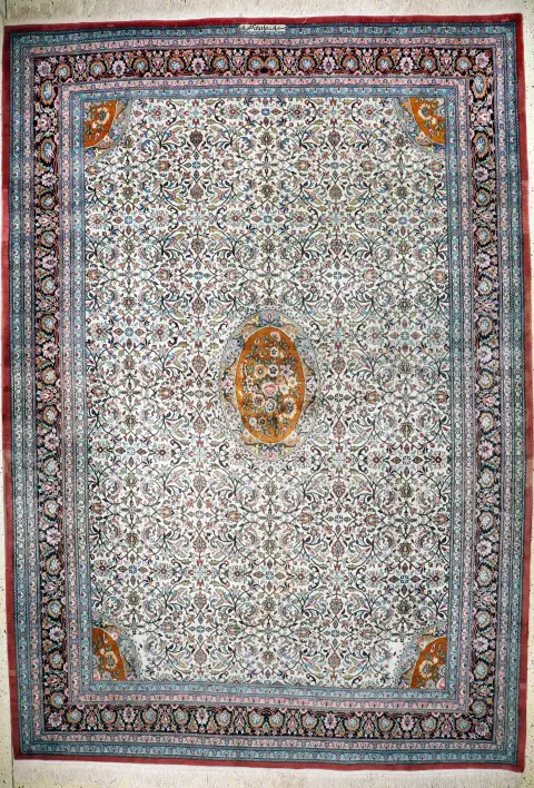 Kaşmir ince imzalı, Hindistan, 20. yy sonu, pamuk üzerine yün, yak. 395 x 275 cm