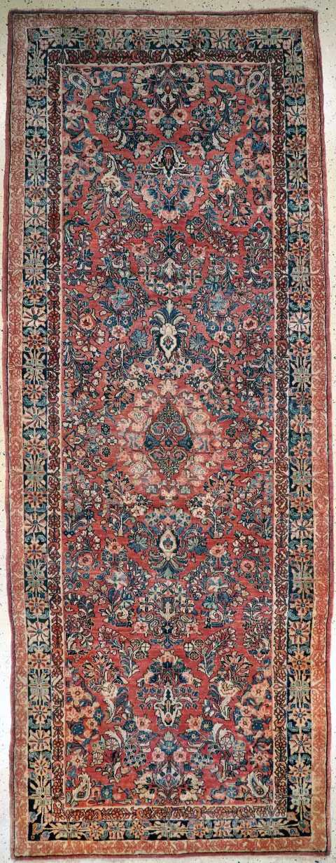 Us Re-Import Sarogh, İran, 20. yy başı, pamuk üzerine mantar yünü, yak. 360 x 138 cm,