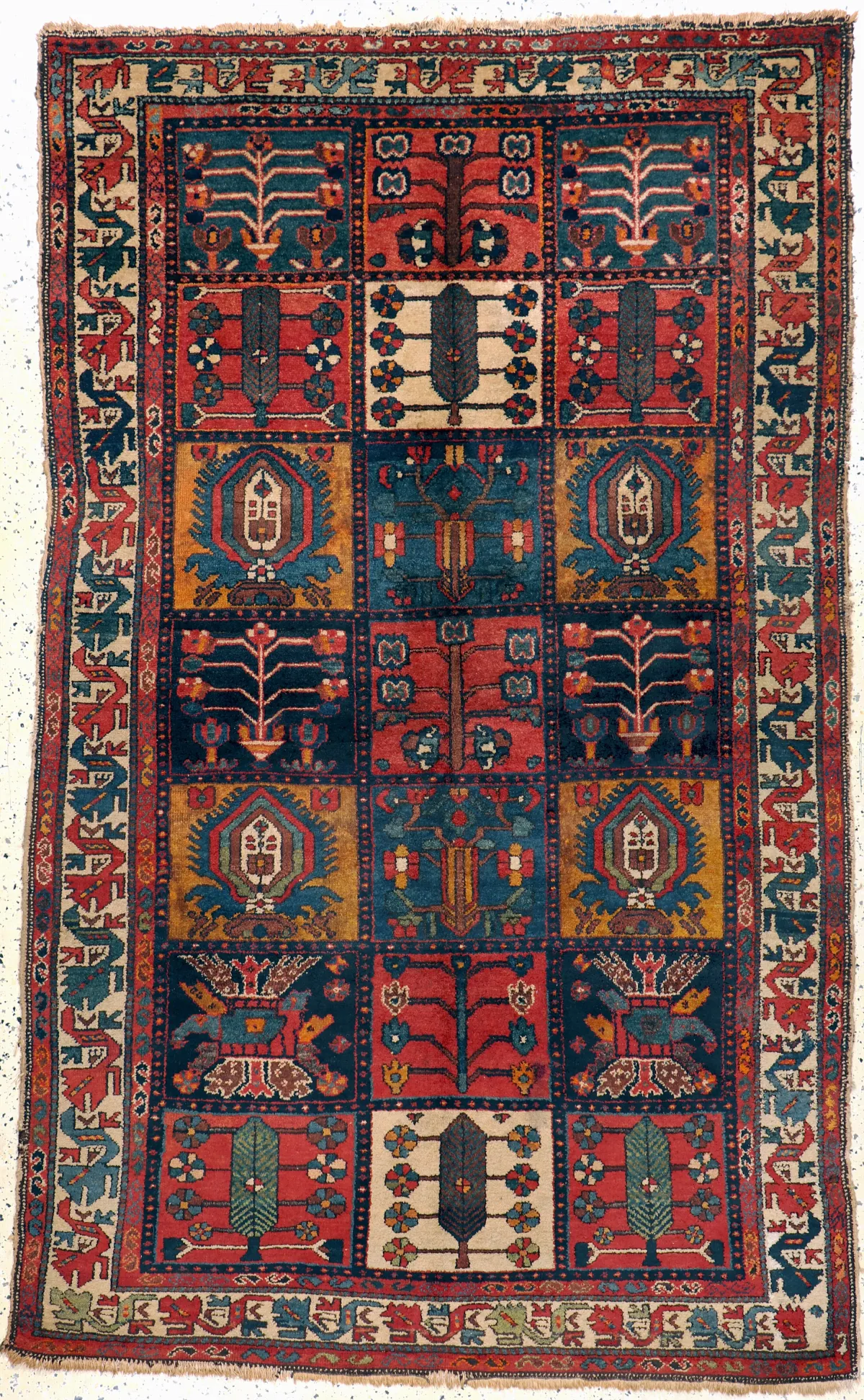 Bachtiar 古董地毯，波斯，20世纪初，羊毛配棉底，约 235 x 142 厘米，EHZ：2-3