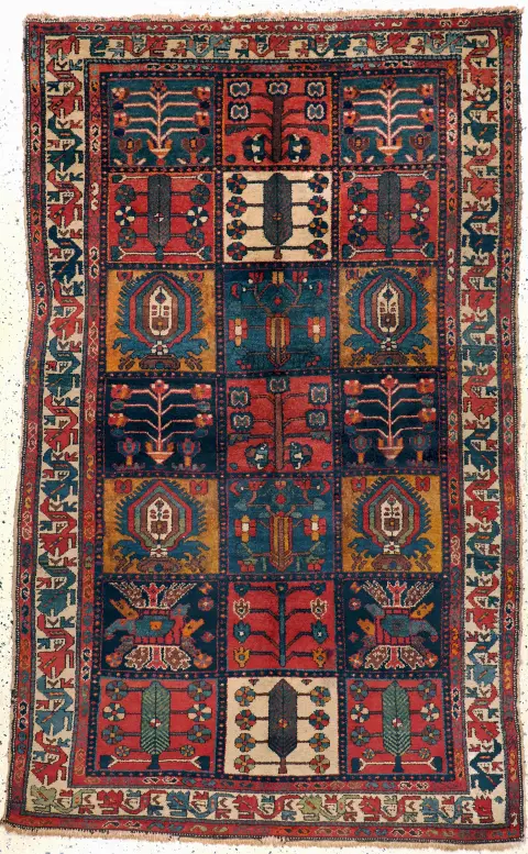 Bachtiar eski, İran, 20. yüzyıl başı, pamuk üzerine yün, yak. 235 x 142 cm, EHZ: 2-3
