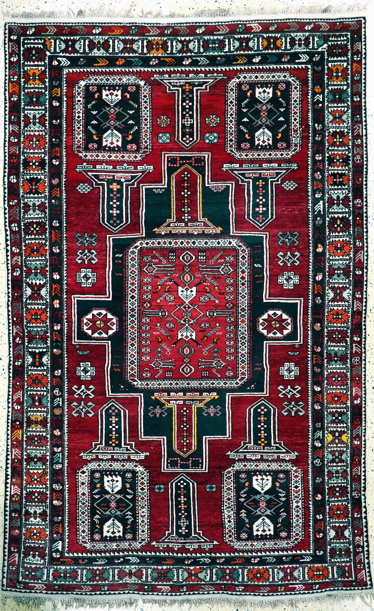 "Tachteh" Schirwan 地毯，高加索，20世纪初，羊毛，约 257 x 162 厘米，轻微