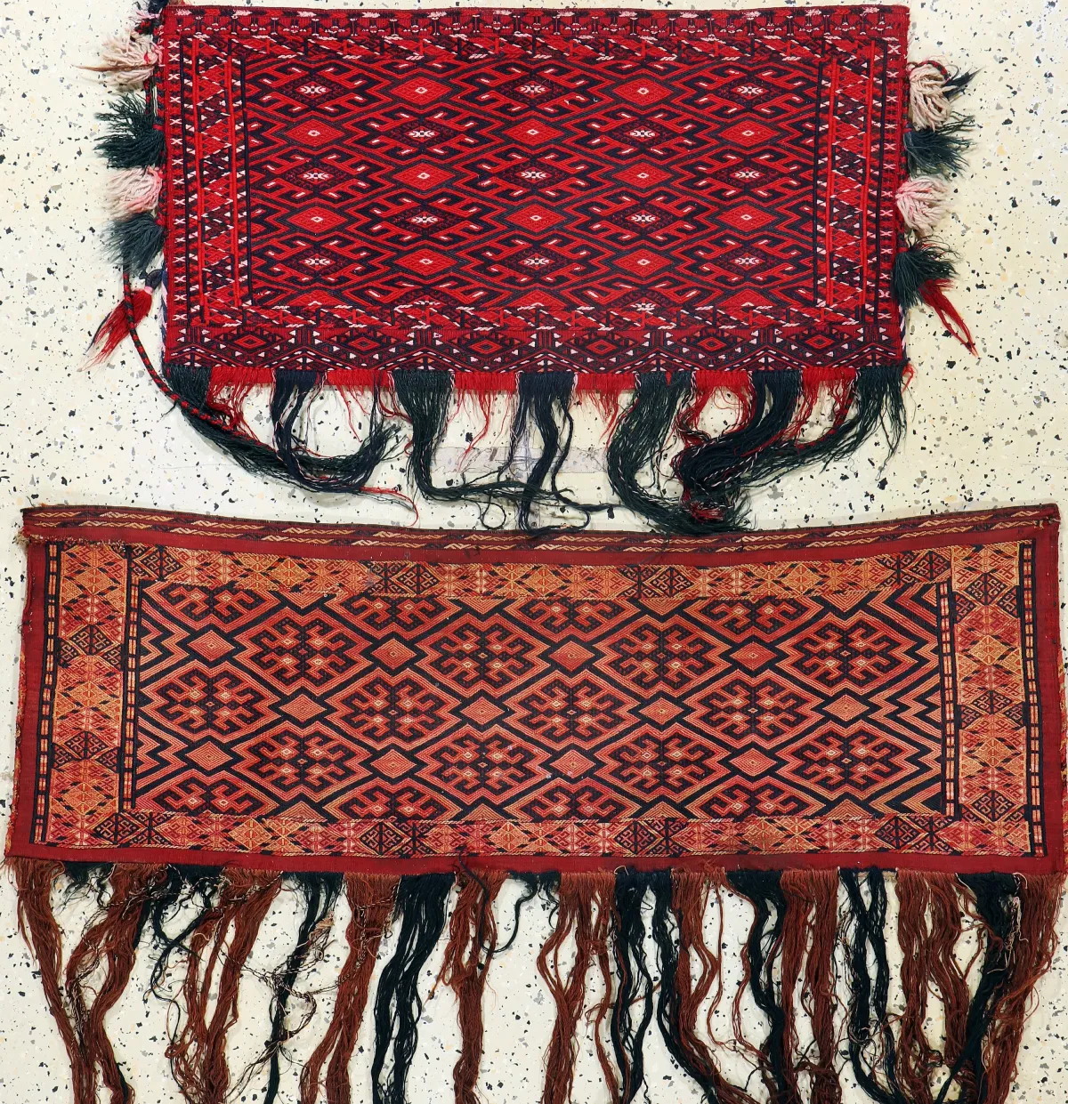 2 لوت Torba، تركمانستان، منتصف القرن العشرين، صوف على صوف، حوالي 120 × 40 سم، EHZ: 2
