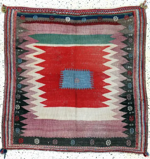 Kaşkay "Sofreh", İran, 20. yüzyıl başı, pamuk üzerine yün, yak. 115 x 115 cm, EHZ: