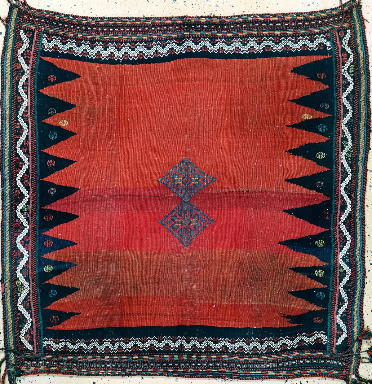 Ghaschgai“Sofreh”，波斯，20世纪初，羊毛覆棉，约130 x 130厘米，EHZ：