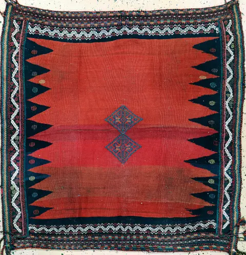Kaşkay "Sofreh", İran, 20. yy başı, pamuk üzerine yün, yak. 130 x 130 cm, EHZ:
