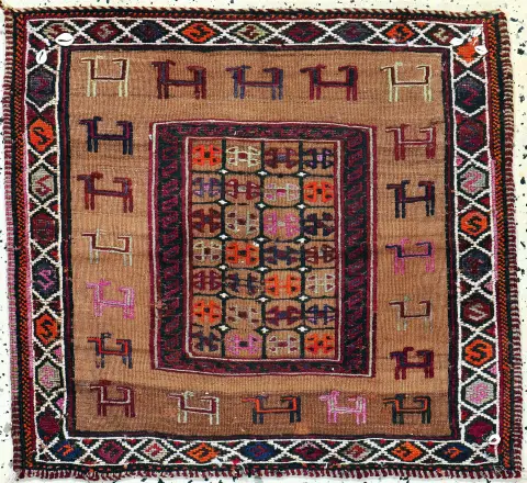 Beluç "Sofreh", İran, 20. yy başı, yün üzerine yün, yak. 70 x 77 cm, EHZ: 2