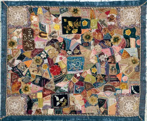 Patchwork ancien, Europe, 19e siècle, morceaux de textile en coton et soie sur velours, env.