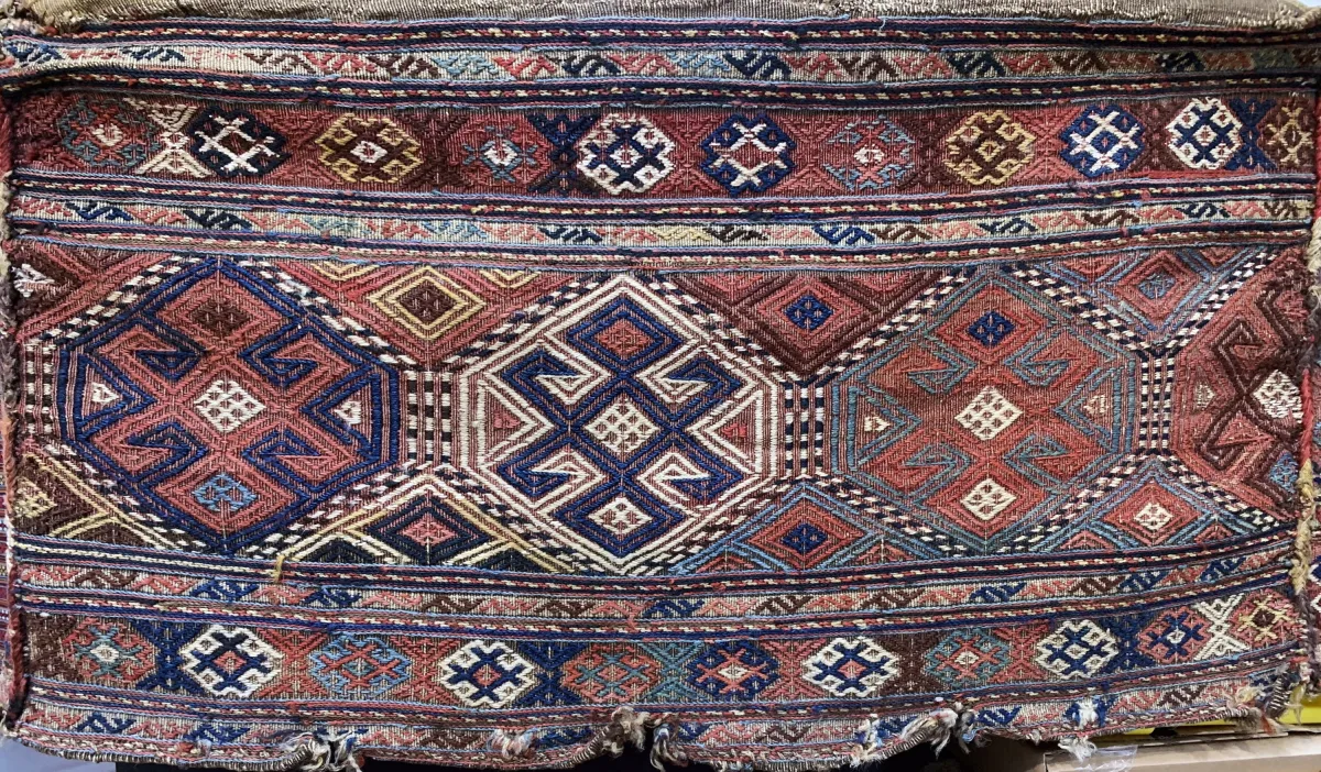 Shahsawan"Mafrasch"，波斯，约1900年，羊毛覆羊毛，约90 x 50 x 45厘米，EHZ：3