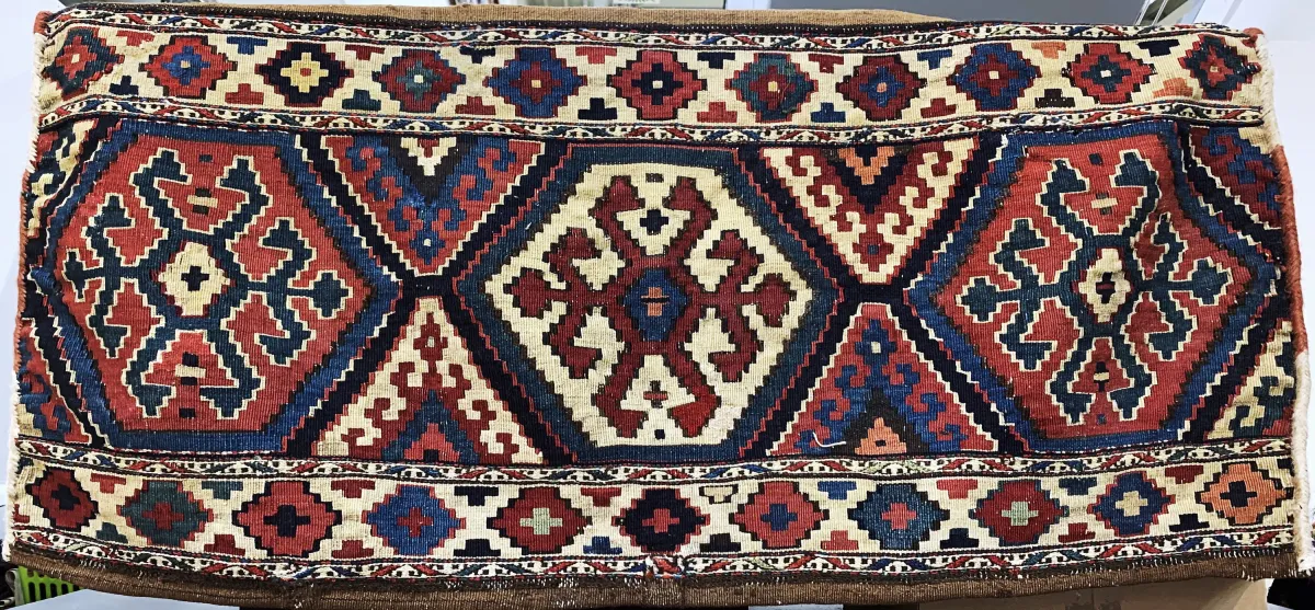 Shahsawan"Mafrasch"，波斯，20世纪初，羊毛覆羊毛，约110 x 50 x 50厘米，