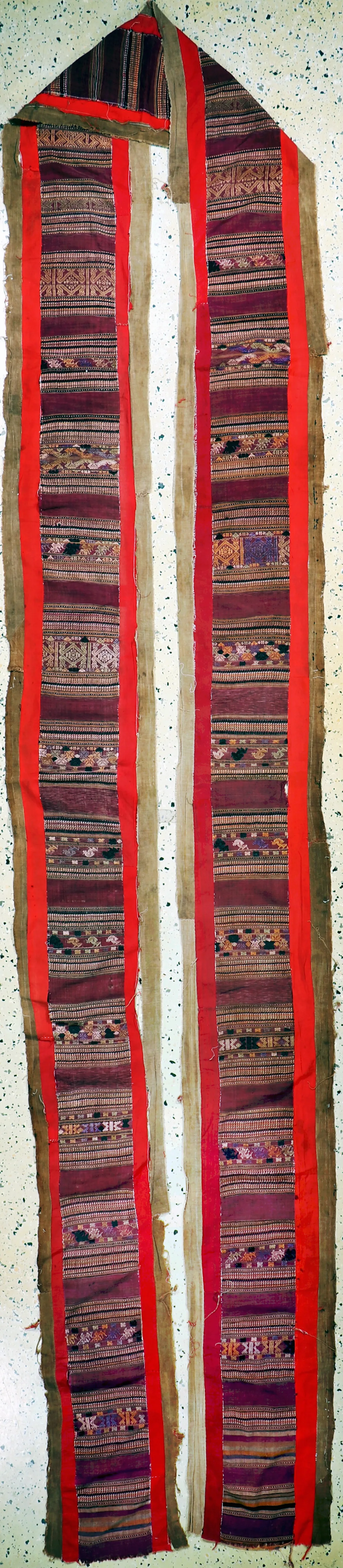古董帐篷带，老挝，约1900年，棉绣，约720 x 33厘米，EHZ：3 估价：