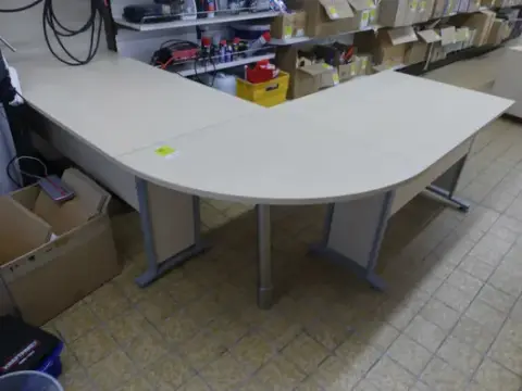 Кутовий письмовий стіл