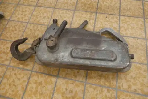 带手柄的钢丝绳牵引器