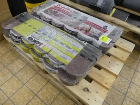 Lot șindrilă bituminoasă pentru acoperiș Onduline și IKO