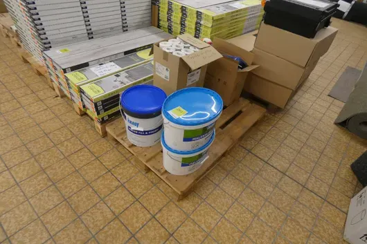 油漆用品混合批次，含 Herbol 商品等