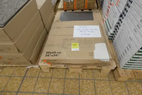 Lot plăci ceramice alb-bej