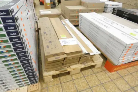 Lot vinil autoadeziv Gerflor Creation 30, Quartet Honey, cu plinte